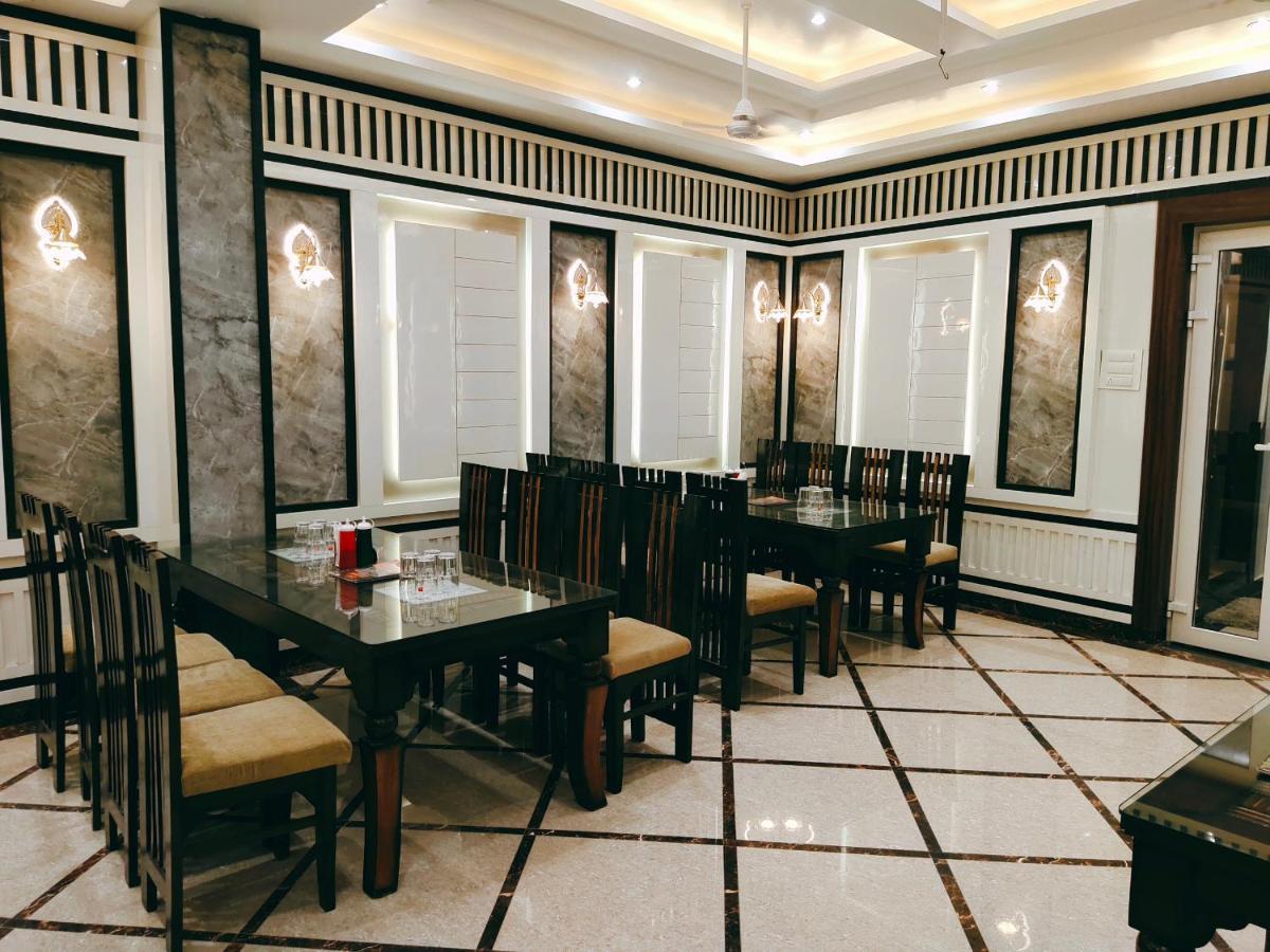 Hotel The Shree Jee Palace Mirzāpur Exteriör bild